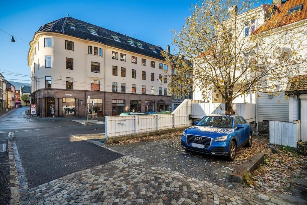 Central Apartment With Balcony, Self-Check In & Private Entrance Берген Экстерьер фото