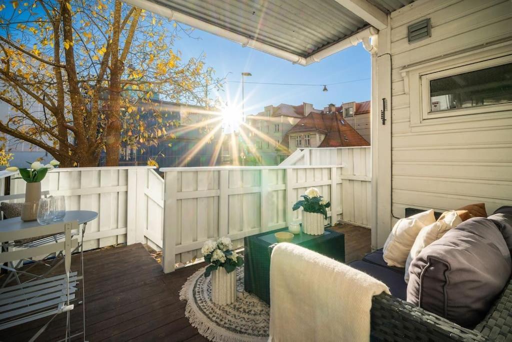 Central Apartment With Balcony, Self-Check In & Private Entrance Берген Экстерьер фото