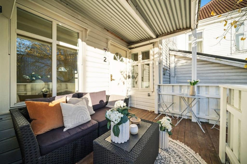 Central Apartment With Balcony, Self-Check In & Private Entrance Берген Экстерьер фото